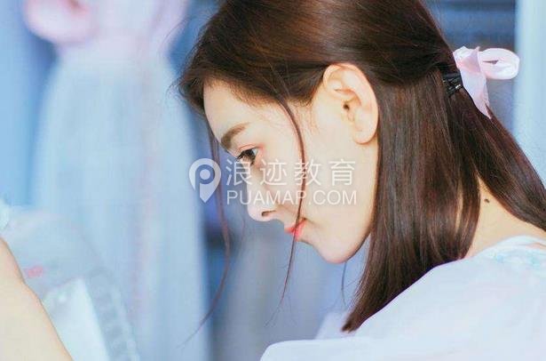 怎么跟陌生女生聊天,和女孩聊天技巧