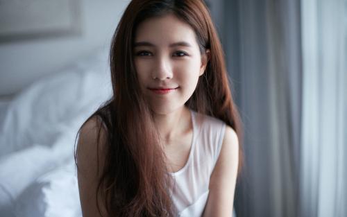 女生暗恋你最准的表现 看她是不是喜欢你
