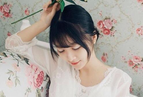 如何让女生主动找你聊天