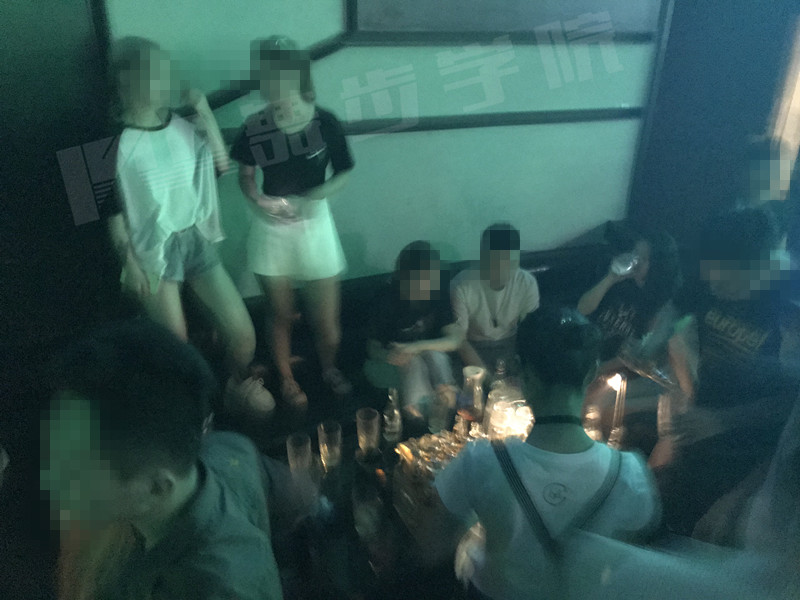 终于把聊了三个月的女生约出来了，而你5分钟就见光死了，怎么和女生约会？怎么调动约会时的气氛？