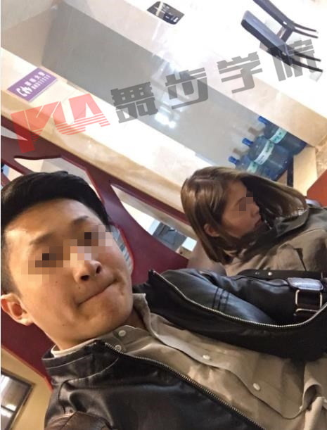 ​被女生拒绝后还要追吗？很简单，我教你