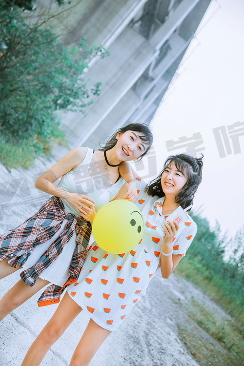 和女孩子怎么聊天