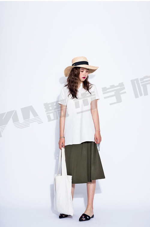 跟女孩子聊天聊什么