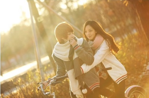 怎样聊天男人哄女孩子开心 图02