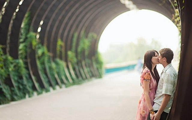 哦对了追女生约会要等，追女生的第一次约会聊什么